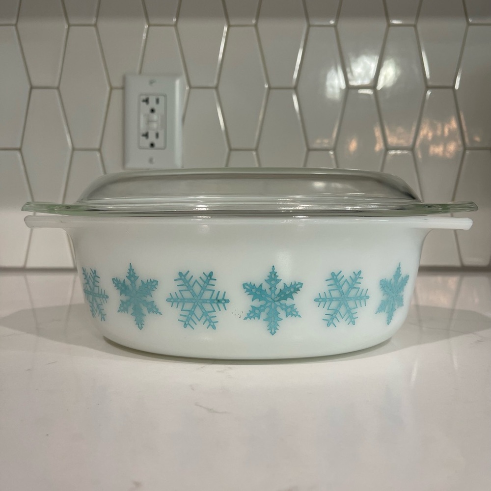 Pyrex White and Blue Bakeware Casserole Dish